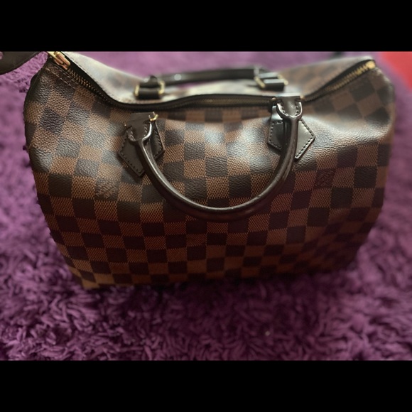 Louis Vuitton - Picture 2 of 4